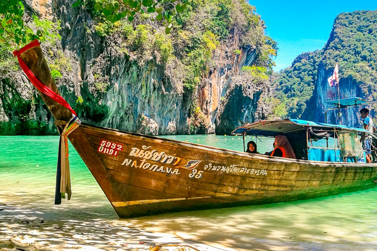 Longtail boat na Tailândia.