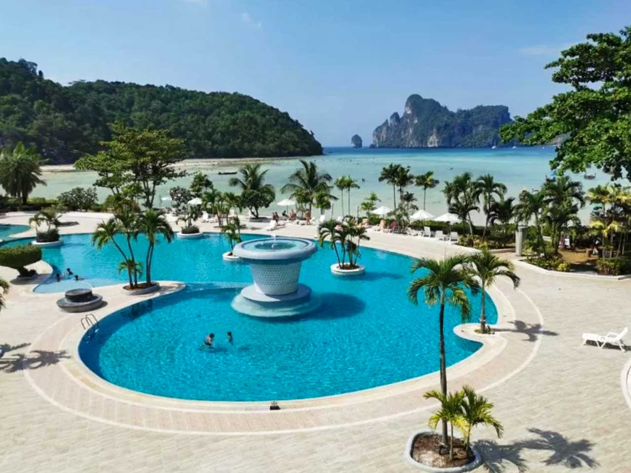 Piscina do Cabana. Ótimo hotel para famílias na Tailândia