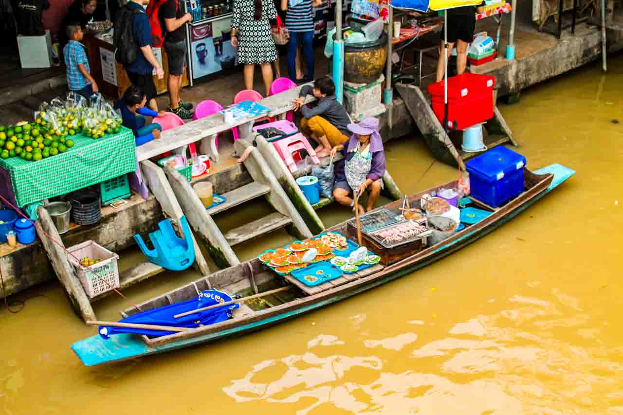 Passeio pelos mercados flutuantes de Bangkok: uma das principais atrações da Tailândia. - Damnoen Saduak