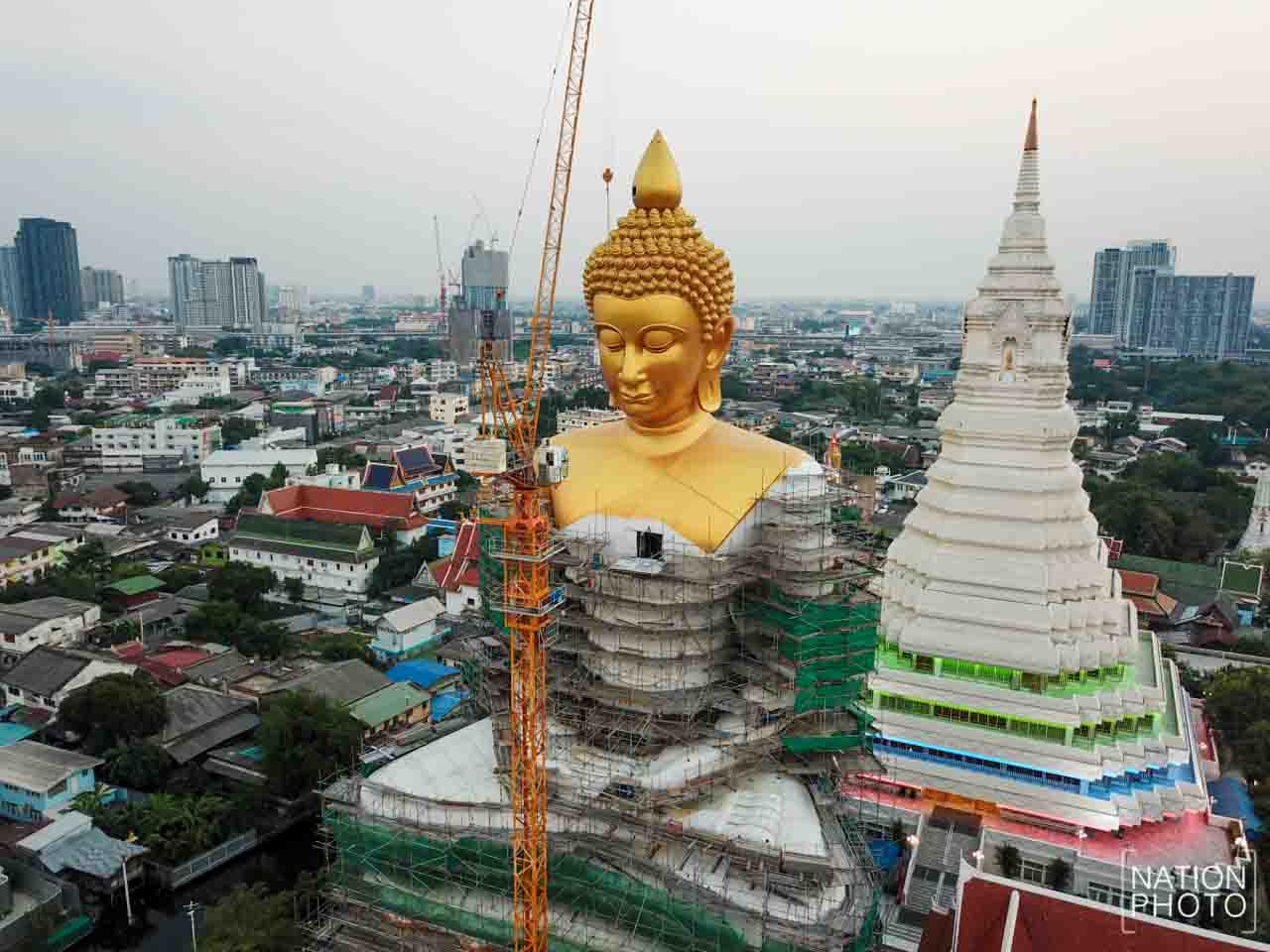 Wat Paknam em Bangkok: um dos Budas mais recentes e interessantes da Tailândia. 