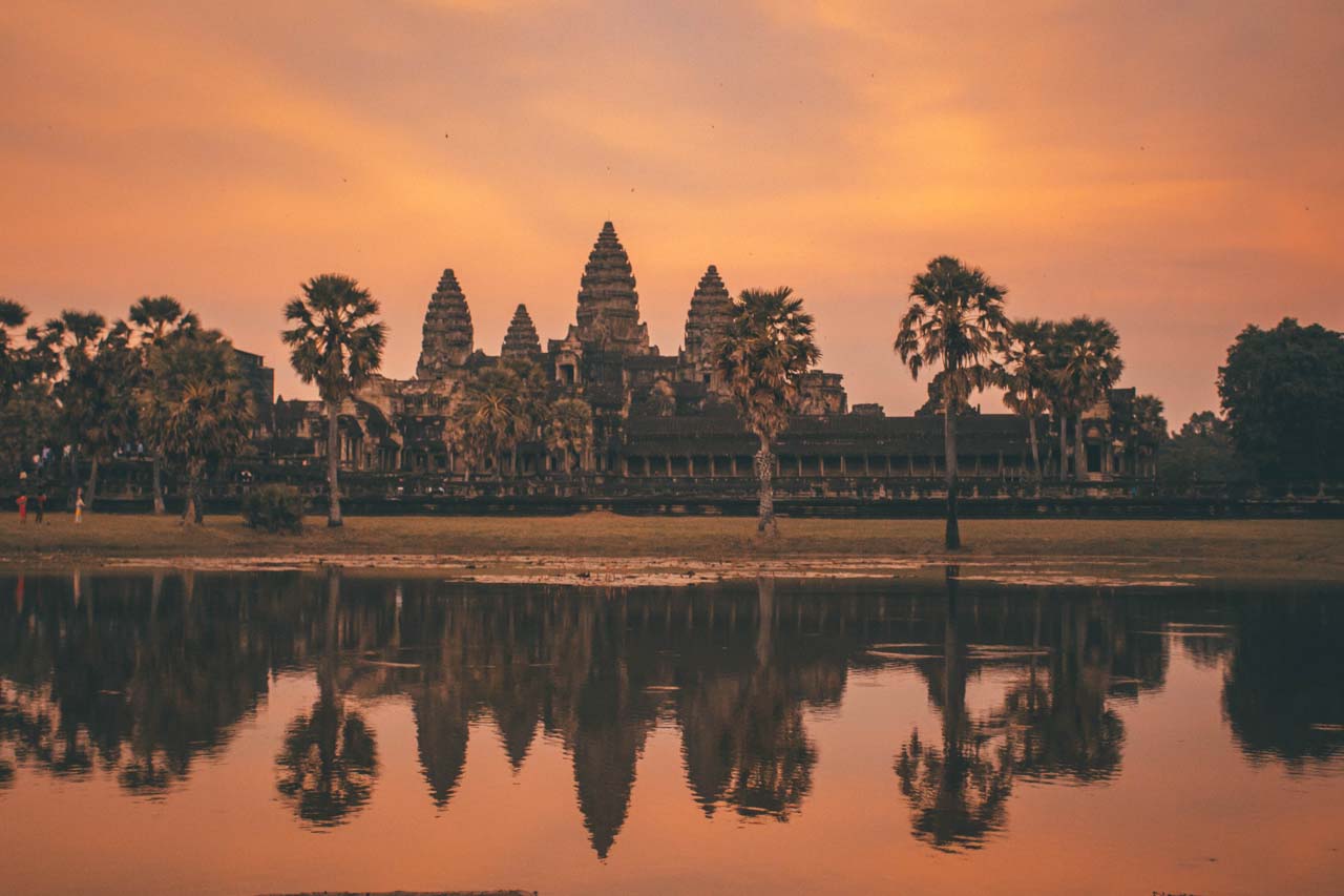 Passeios pelo Sudeste asiático - Camboja - entardecer no Angkor Wat em Siem Reap - Tailandiando