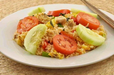 Arroz frito tailandês aprenda a receita do khao pad da Tailândia