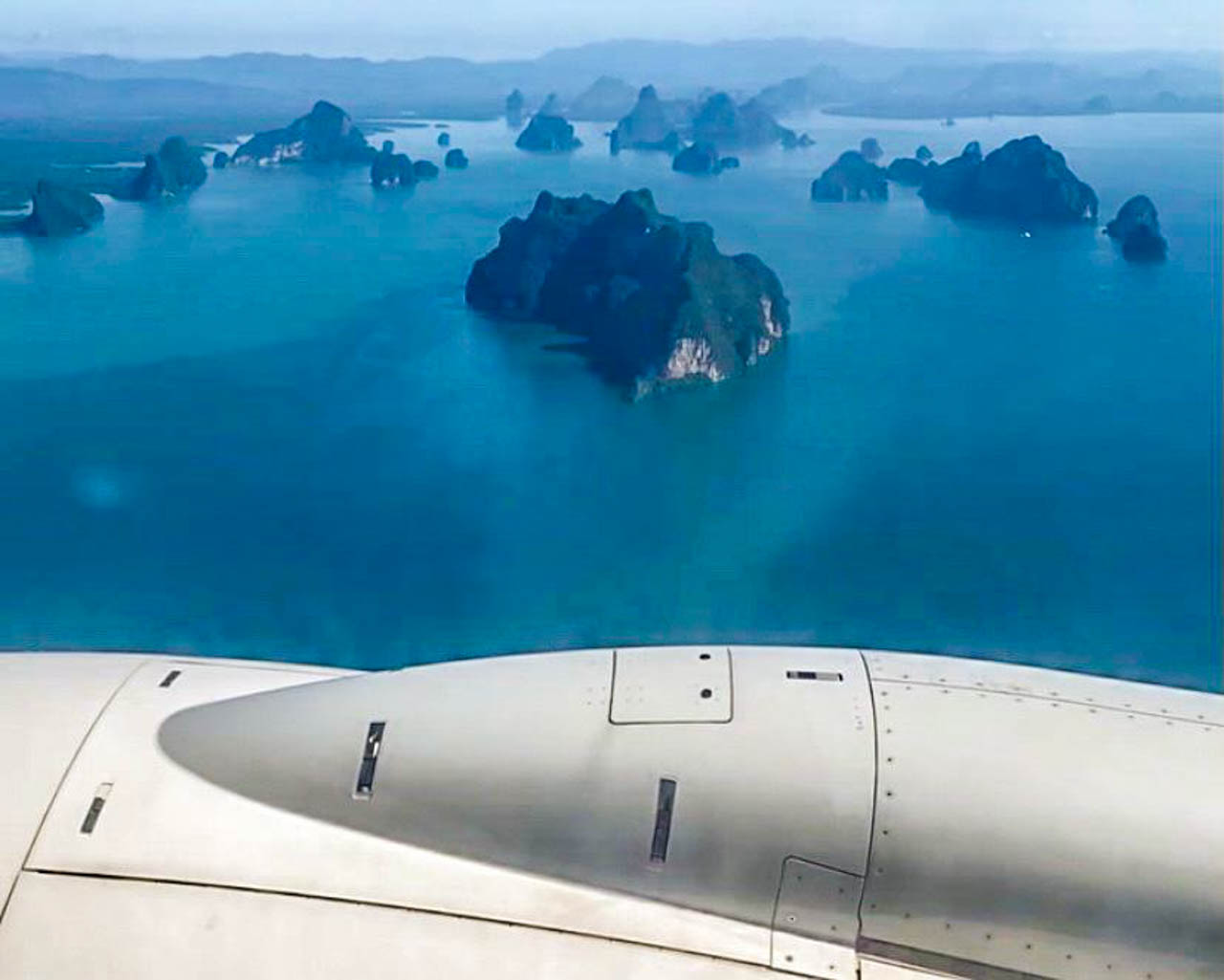 Vista do avião para chegar em Phuket na Tailândia através do Programa Sandbox.