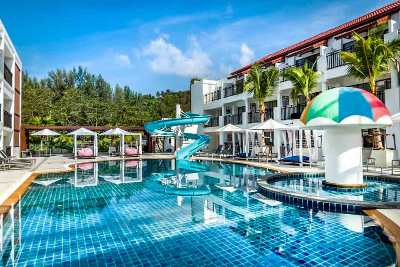 Piscina de crianças do Novotel Phuket Karon Beach Resort And Spa: uma das principais dicas de onde ficar em Phuket na Tailândia