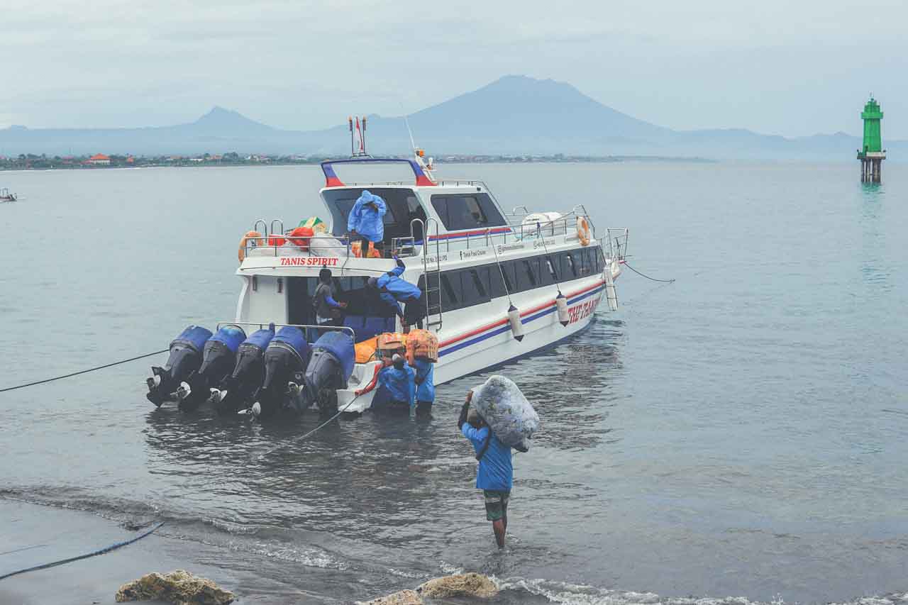 Ferry para Nusa e outras ilhas, saindo de Sanur Beach - transporte na Indonésia