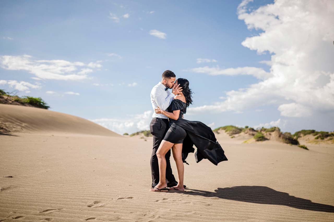 Fotógrafo profissional em Dubai para lua de mel e fotos de casal em Dubai e no deserto