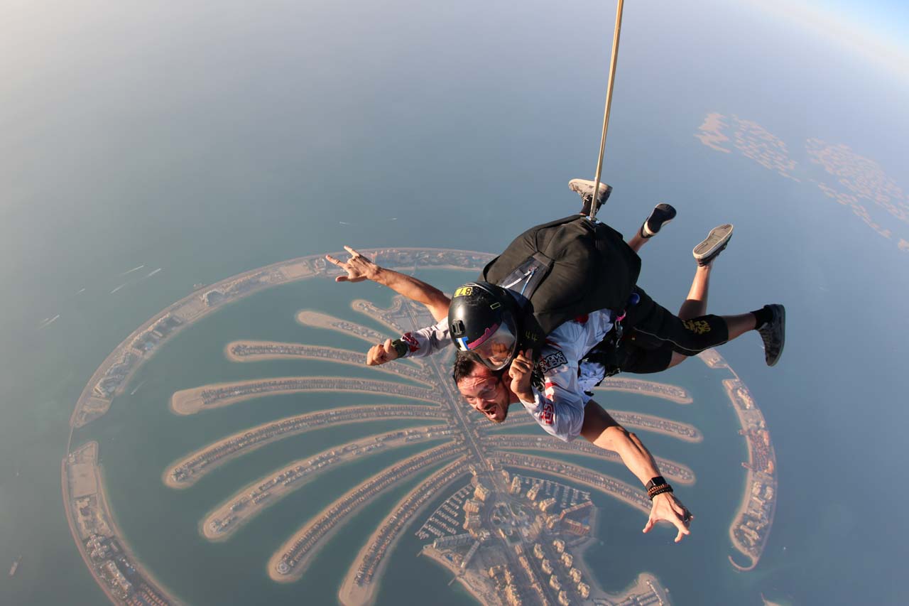 Salto de paraquedas em Dubai - Skydive Dubai com o pulo do avião e vista da palmeira