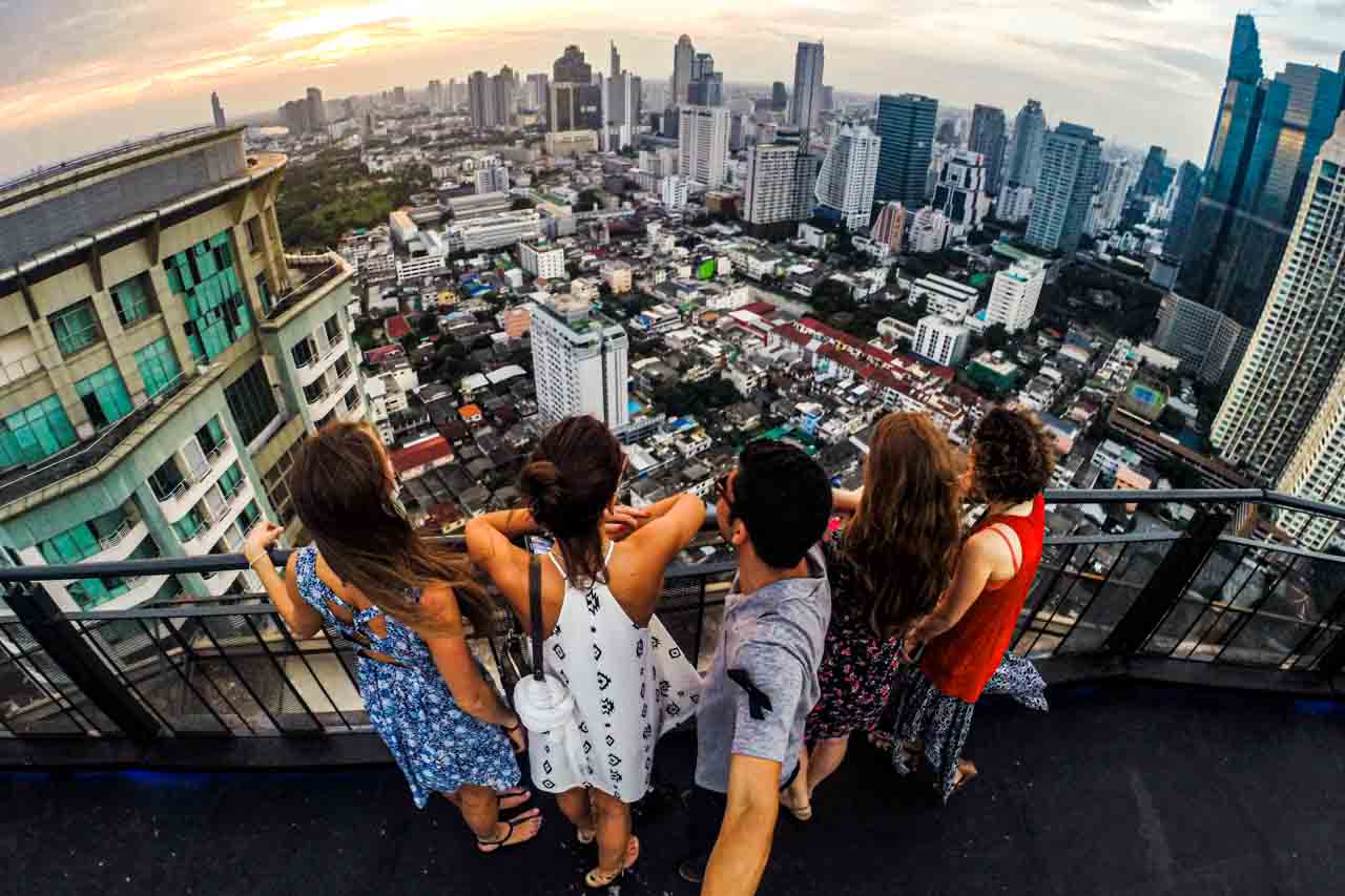 Zoom Sky Bar Anantara Sathorn - Um dos melhores rooftop bar Bangkok para visitar na Tailândia - com preços razoáveis e vista linda