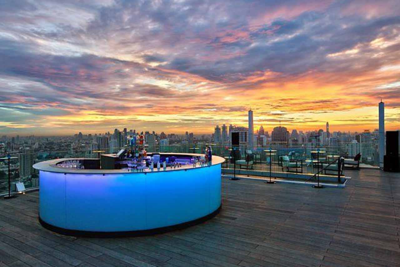 Ambiente externo do Octave Rooftop and Lounge - um dos melhores lugares para festa em Bangkok